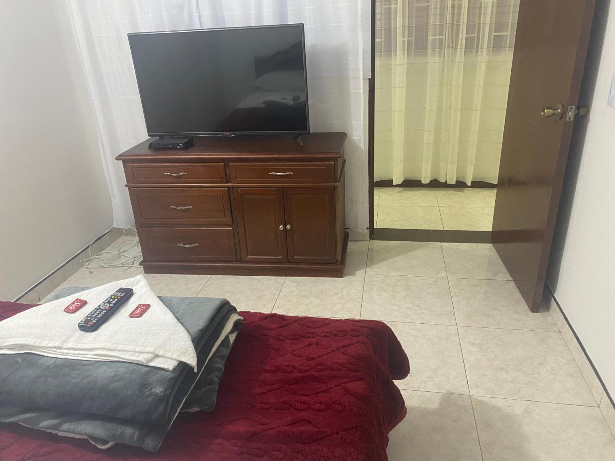 Hospedaje Casa Dorada - Modelia - Bogota — Photos 1